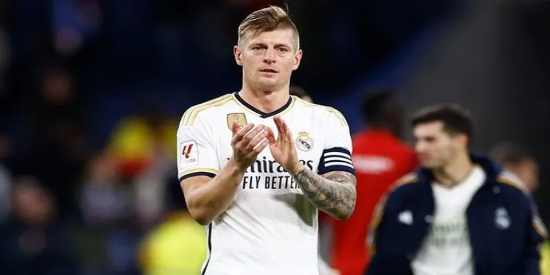 doi-net-ve-tieu-su-cau-thu-toni-kroos